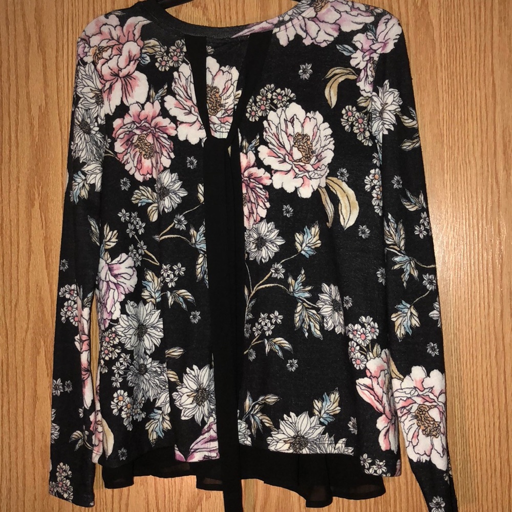 🌸Flower Printed open back sweater with blouse🌸 - Picture 2 of 5